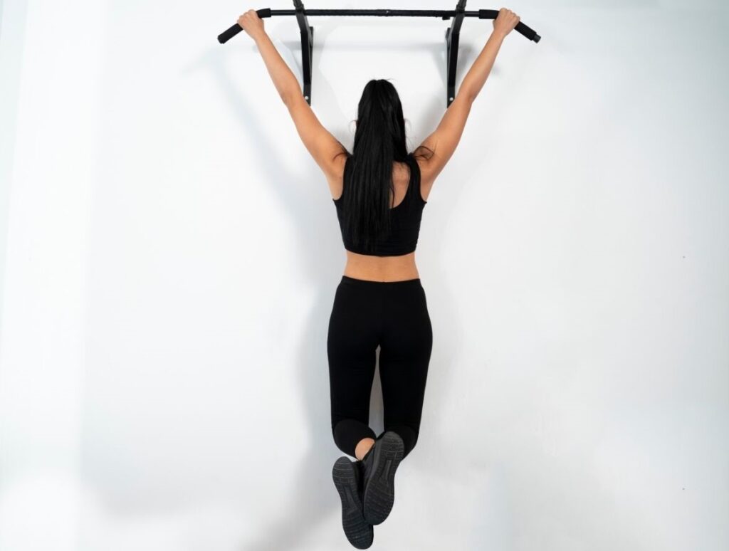 girl doing pullups